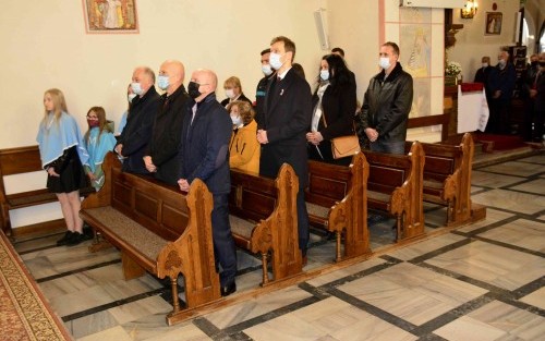 Przedstawiciele władz Urzędu Gminy w Dębnie, podczas mszy św.