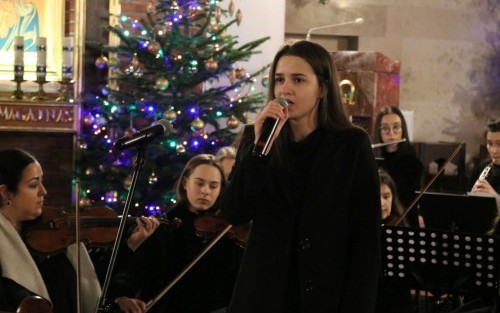 Wspólne kolędowanie mieszkańców gminy Dębno. W niedzielę 2 stycznia 2022 r. w kościele pw. Ducha Świętego w Sufczynie odbył się noworoczny koncert kolęd.