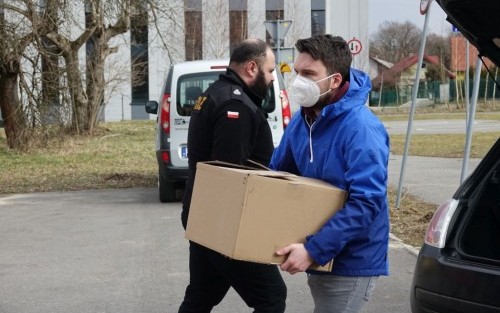 Gmina Dębno wraz ze Strażakami z OSP Dębno pomaga mieszkańcom Ukrainy.