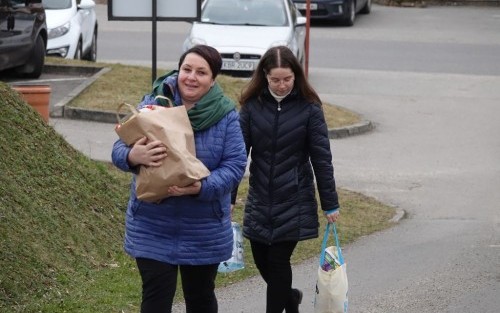 Mieszkańcy Gminy Dębno pomagają w zbiórce darów dla Ukrainy.