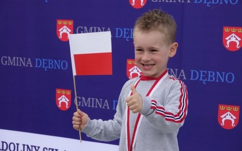 Mały Uczestnik VII Dębińskiego Biegu po Flagę