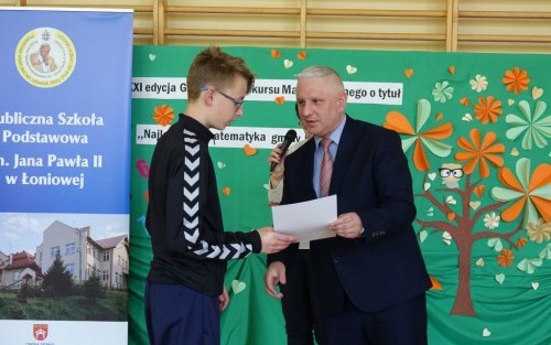 Przyjęcie gratulacji za udział w konkursie od Zastępcy Pana Wójta Jacka Szklarza.