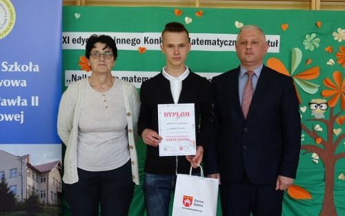 Przyjęcie gratulacji za udział w konkursie od Zastępcy Pana Wójta Jacka Szklarza oraz Pani Dyrektor Marii Marecik.