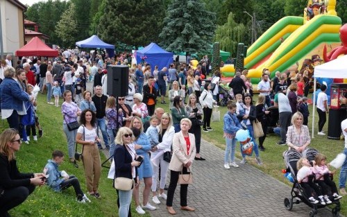 Tłumy mieszkańców na zorganizowanym gminnym dniu dziecka