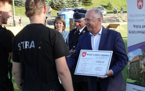 Wręczenie nagród za udział w Zawodach Sportowo - Pożarniczych w Porąbce Uszewskiej