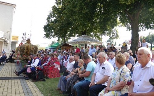 Mieszkańcy gminy Dębno na Dożynkach w Łoniowej