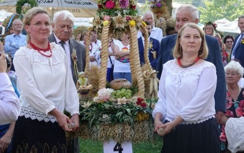 Delegacja wieńcowa z Jastwi na Dożynkach Gminnych w Łoniowej.