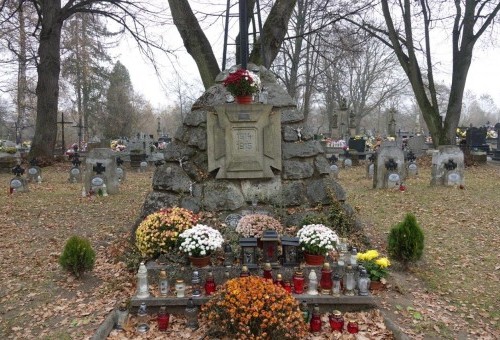 Remont konserwatorski cmentarza wojennego w Dębnie